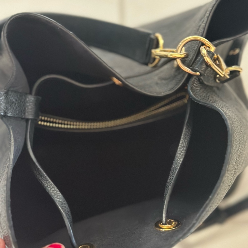 Louis Vuitton Black Leather Drawstring Shoulder Bag - Picture 3 of 3